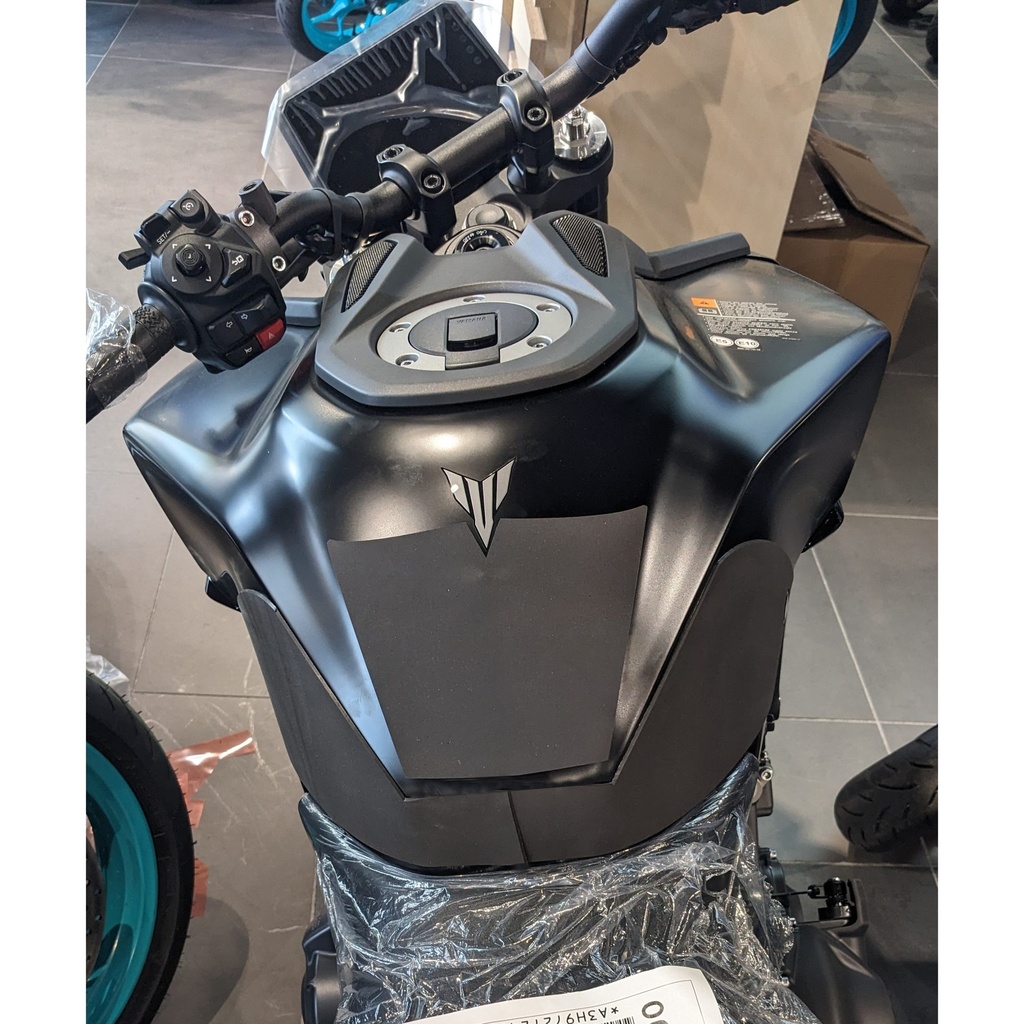 [WRAPYAM007] Eazi-Grip Silicone Wrap-Around Tank Grip for Yamaha MT-09 - image 2