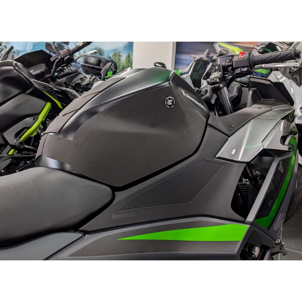 [WRAPKAW009-002] Eazi-Grip Silicone Wrap-Around Tank Grip for Kawasaki Z500 - image 1