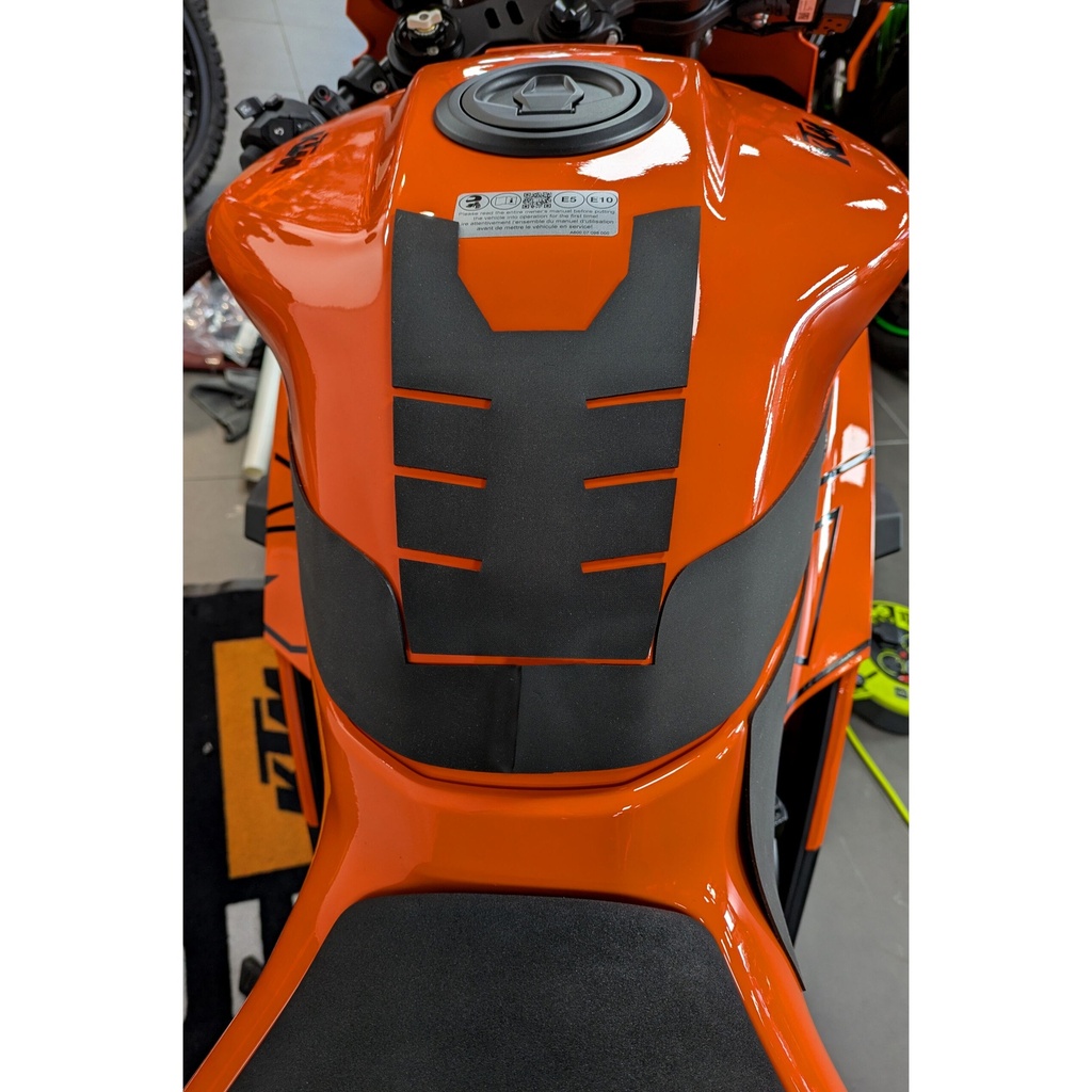 [WRAPKTM004BL] Eazi-Grip PRO Wrap-Around Tank Grip for KTM 990 RC R (Black) - image 2
