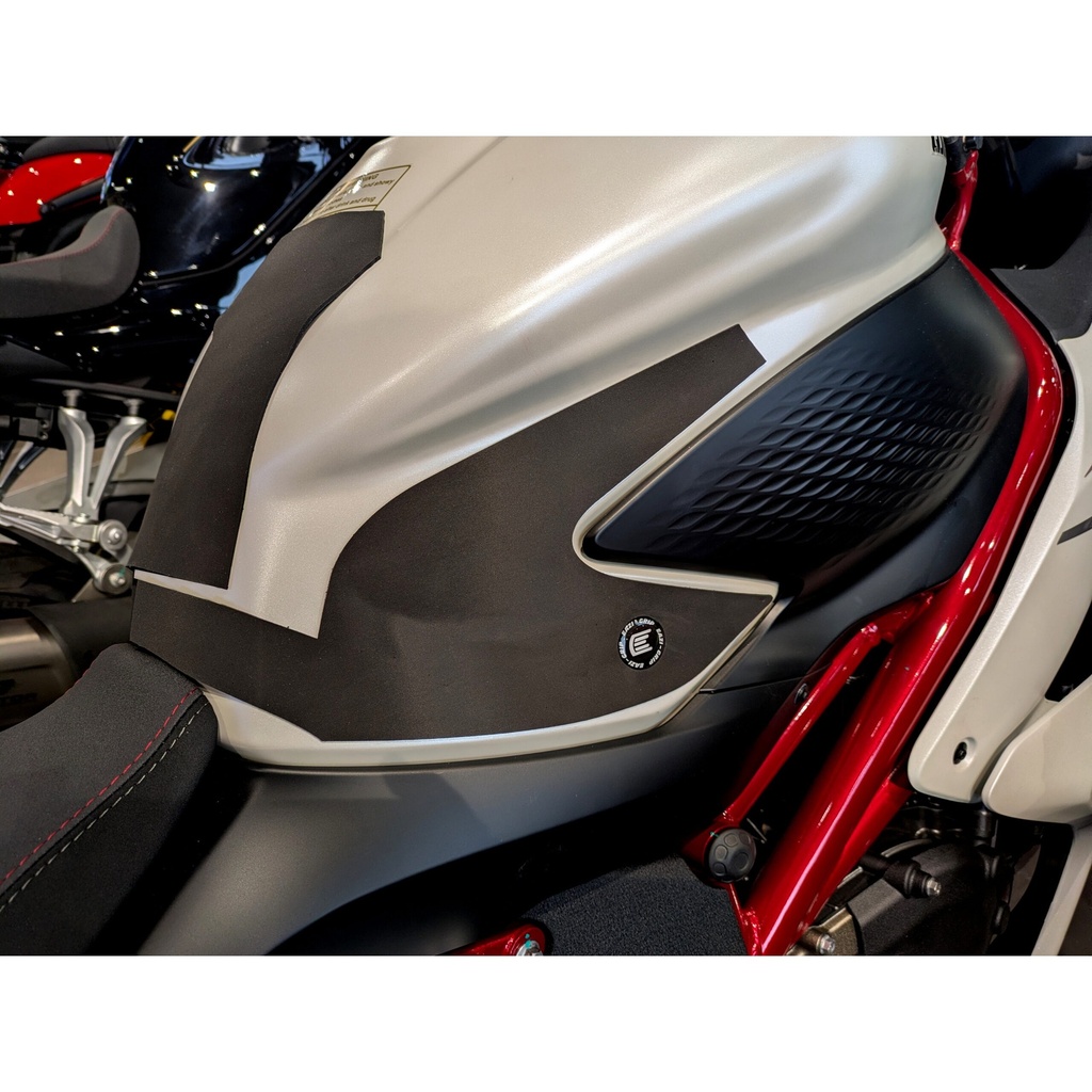 [WRAPQJM002] Eazi-Grip Silicone Wrap-Around Tank Grip for QJMOTOR SRK 921 RR - image 1