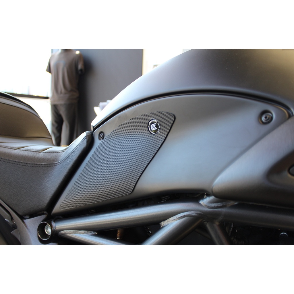 [PRO219BL] Eazi-Grip PRO Tank Grips for Ducati Diavel, clear or black (Black) - image 1