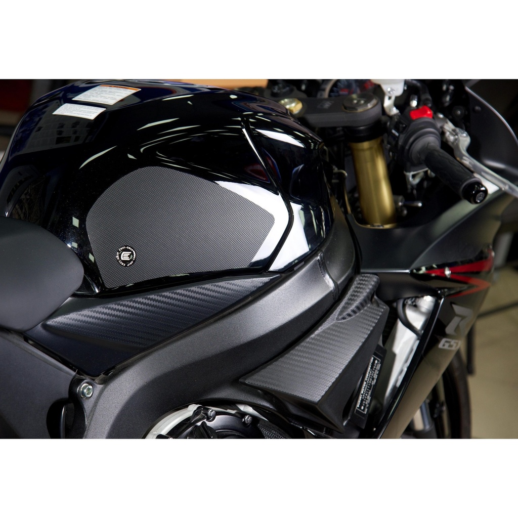 [SIL705BL] Eazi-Grip Silicone Tank Grips for Suzuki GSX-R600 and GSX-R750 - image 1