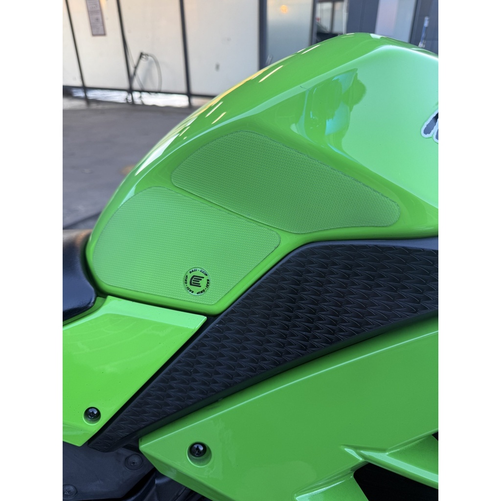 [SCTP402] Eazi-Grip PPF Tank Grips for Kawasaki Ninja 300 - image 2
