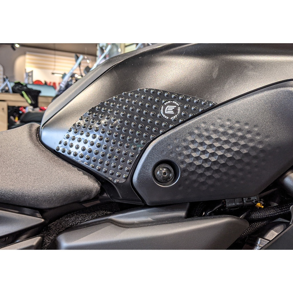 [SIL941BL] Eazi-Grip Silicone Tank Grips for Yamaha MT-07 2021 - 2024 - image 1