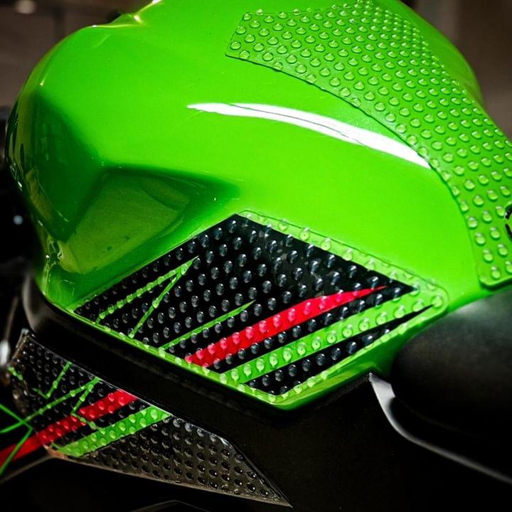 [SIL443BL] Eazi-Grip Silicone Tank Grips for Kawasaki ZX-4R RR 2023 - image 6